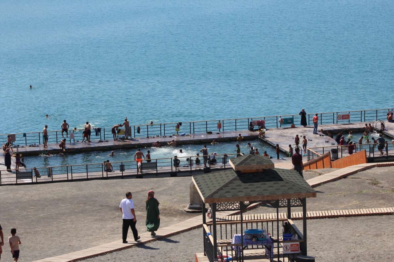 Konya’da eylülde yaz keyfi! Acıgöl’de kendilerini serin sulara bıraktılar 2
